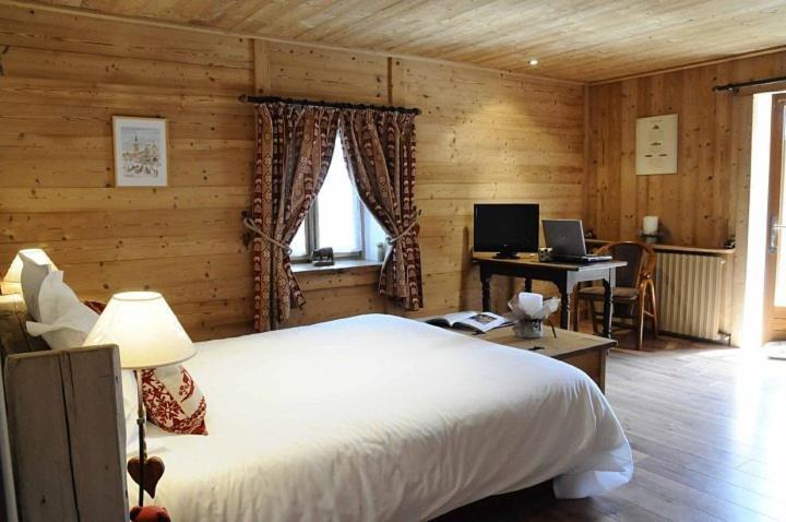 La Ferme D Emilienne Bed & Breakfast Sallanches Room photo